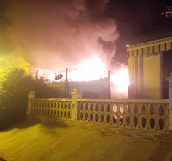 Imagen del incendio en una vivienda del Barrio Obrero.