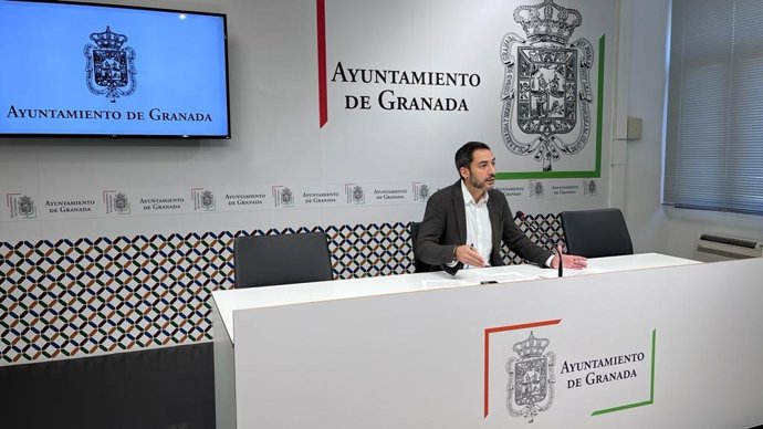 Eduardo Castillo, del PSOE, en rueda de prensa