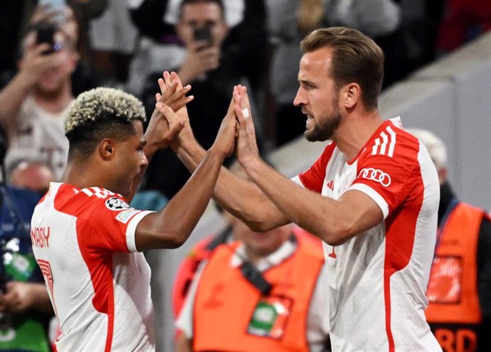 Archivo - Harry Kane y Serge Gnabry (Bayern Múnich) celebran un gol.