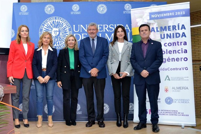 Presentación del programa 'Almería Unida contra la Violencia de Género'