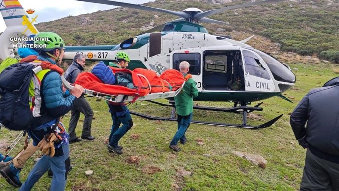 Un senderista rescatado por la Guardia Civil en la provincia de Ávila en condiciones muy adversas.