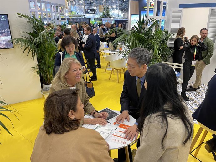 La alcaldesa de Marbella, Ángeles Muñoz, durante una reunión en la WTM.