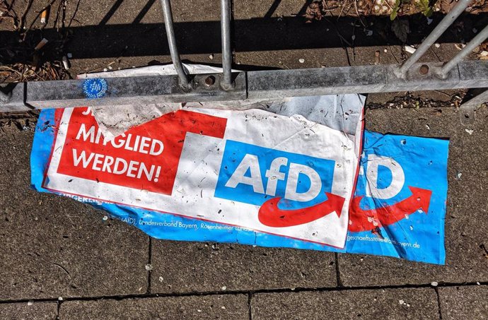 Archivo - March 22, 2020, Munich, Bavaria, Germany: A sign with the logo of the Alternative for Germany (Alternativ fuer Deutschland) far-right to right -extremist party.