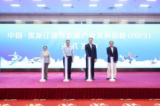 The photo shows the releasing ceremony for the China · Heilongjiang Ice & Snow Tourism Industry Development Index (2023).