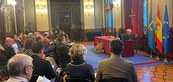 La Junta acoge la presentación del libro 'Rafael del Riego y el Trienio Liberal. Conferencias impartidas entre 2020 y 2023'