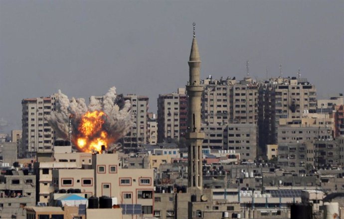 October 12, 2023, Gaza City, Gaza Strip, Palestinian Territory: Smoke billows during Israeli air strikes as raging battles between Israel and the Hamas movement continue for the sixth consecutive day.