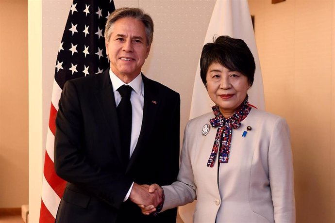 El secretario de Estado de EEUU, Antony Blinken (izquierda) y su homóloga japonesa, Yoko Kamikawa (derecha)