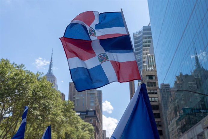 Archivo - Banderas de República Dominicana
