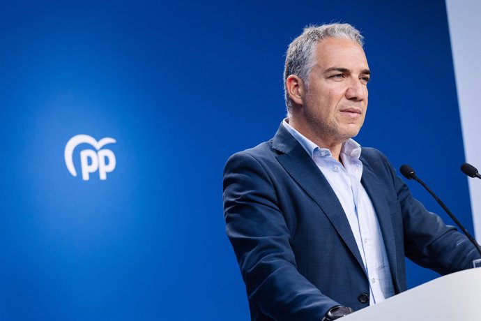Archivo - El coordinador general del PP, Elías Bendodo, ofrece una rueda de prensa posterior a la reunión del Comité de Dirección del Partido Popular, a 2 de octubre de 2023, en Madrid (España). Durante la comparecencia, Bendodo ha hecho referencia al n
