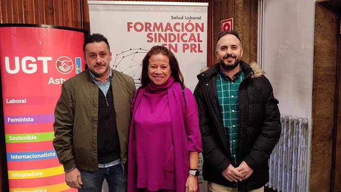 El secretario general de UGT Asturias, Javier Fernández Lanero, la directora del IAPRL, Myriam Hernández, y el secretario de Salud Laboral de UGT, Marino Fernández, antes de participar en la jornada sobre salud laboral.