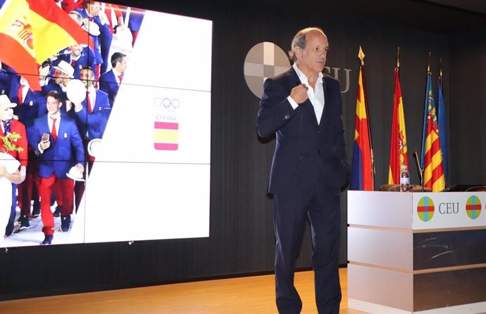 Archivo - El director de Marketing, Recursos Humanos y Responsable de Sostenibilidad del Comité Olímpico Español (COE), Manuel Parga, en la inauguración de la Semana de la Sostenibilidad del CEU UCH en Elche (Alicante).