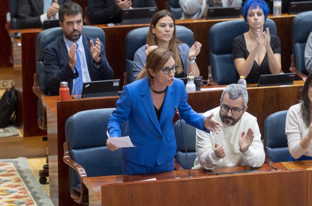 La portavoz de Más Madrid en la Asamblea de Madrid, Mónica García, interviene durante un pleno en la Asamblea de Madrid, a 8 de noviembre de 2023, en Madrid (España). 