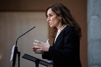 Ayuso ironiza con la "campaña" de Mónica García para que "se la lleven al Ministerio"