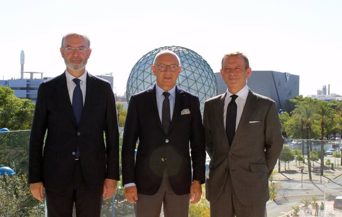 El secretario general de Economía, José Manuel Alba; el director general de la Andalucía Trade, Antonio Castro; y el embajador de República Checa, Libor Secka.