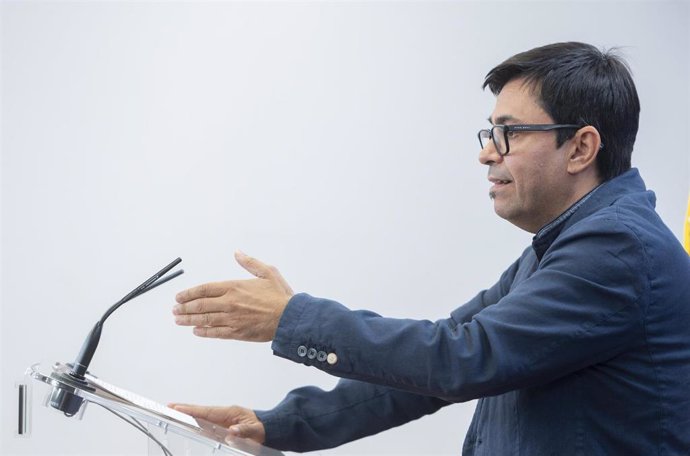 El secretario primero de la Mesa del Congreso, Gerardo Pisarello, ofrece una rueda de prensa en el Congreso de los Diputados, a 10 de octubre de 2023, en Madrid (España).