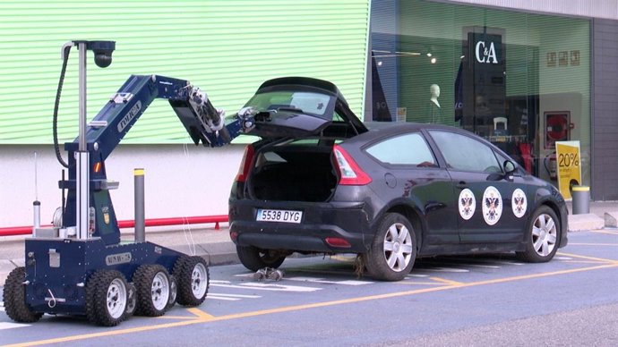 Simulacro de coche bomba realizado en el Parque Comercial Abadía de Toledo