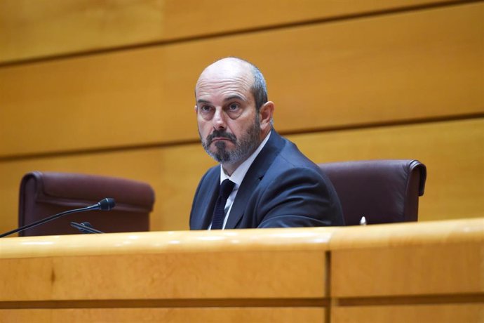 El presidente del Senado, Pedro Rollán, durante una sesión plenaria en el Senado, a 8 de noviembre de 2023, en Madrid (España). El Pleno del Senado aborda hoy la toma en consideración de la propuesta de reforma del Reglamento planteada por el PP para di