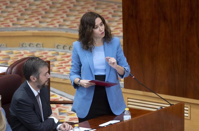 La presidenta de la Comunidad de Madrid, Isabel Díaz Ayuso, interviene este miércoles durante un pleno en la Asamblea de Madrid. 