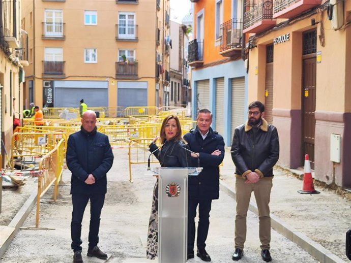 La alcaldesa, Natalia Chueca, en la remodelación de la calle Agustina de Aragón