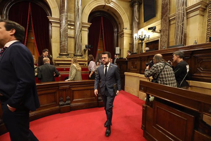 El presidente de la Generalitat, Pere Aragonès, llega a la sesión de control en el Parlament este martes 8 de noviembre.