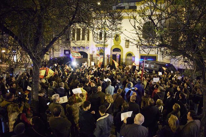 Concentración en la sede del PSOE de Sevilla contra la ley de la amnistía, a 7 de noviembre de 2023 en Sevilla (Andalucía, España). 