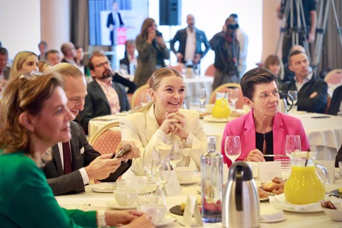 La presidenta del Govern, Marga Prohens,  en el 'Foro Perspectivas Empresariales'.