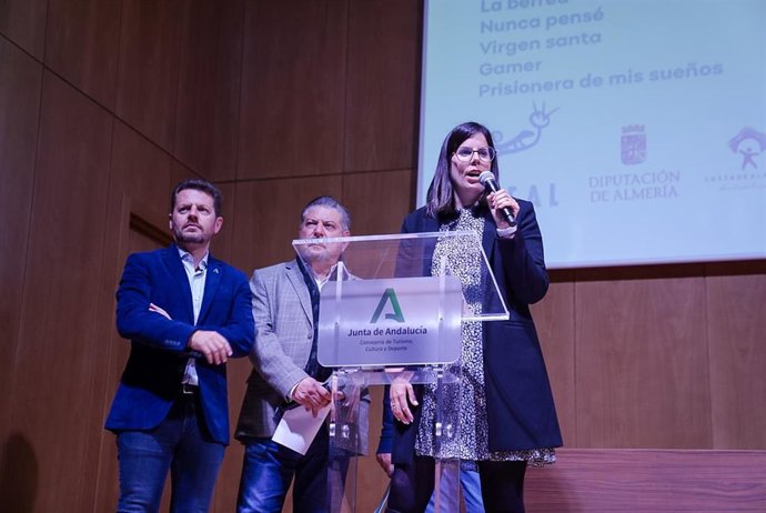 La diputada de Cultura, Cine e Identidad Almeriense, Almudena Morales asiste a la sesión del Ciclo de Almería Tierra de Cortometrajes'
