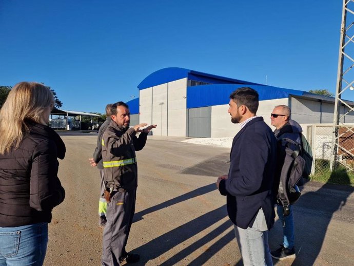 Visita de Ismael Sánchez al vivero de Miraflores.