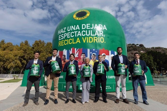 Ecovidrio, ITF y Ayuntamiento de Málaga premian el reciclaje de vidrio con entradas para la Copa Davis.