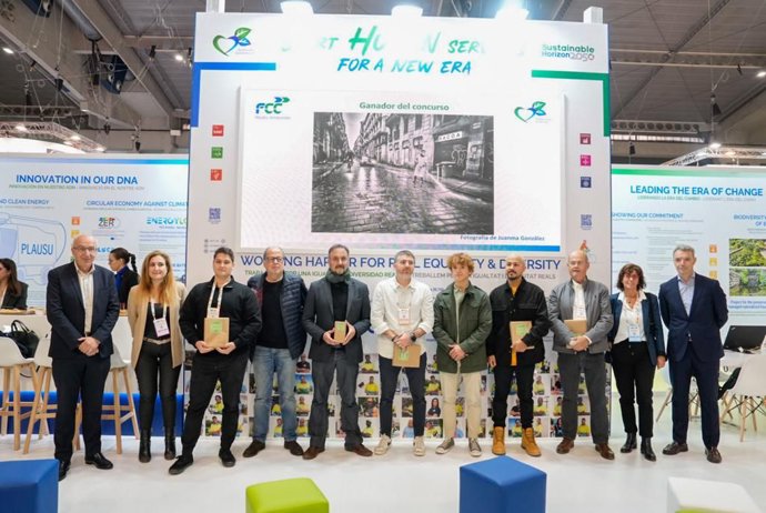 Foto de familia de los premiados.