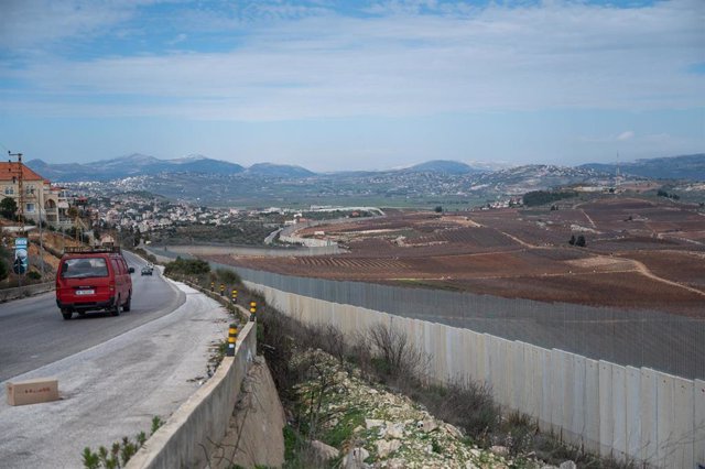 Archivo - La 'Línea Azul': Líbano a la izquierda e Israel a la derecha. 