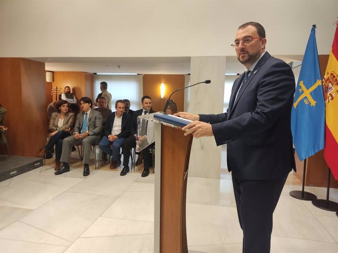 Adriánj Barbón en rueda de prensa para repasar los cien primeros días de gobierno.