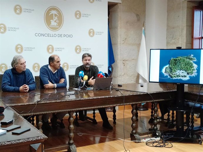 Presentación del plan de usos de la isla de Tambo con el alcalde de Poio, Ángel Moldes