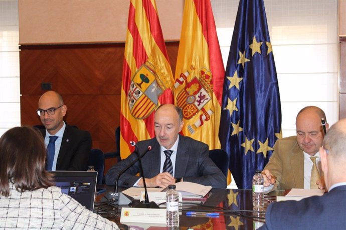 Reunión de coordinación del Plan de Vialidad Invernal 2023-2024 presidida por el delegado del gobierno Fernando Beltrán y en la que han participado el subdelegado del gobierno en Zaragoza, Jorge Pastor; y el de Teruel, José Ramón Morro