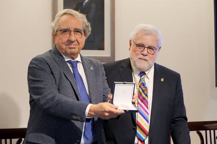 La UMA recibe la medalla de honor 2022 de la Real Academia de Bellas Artes de San Telmo,