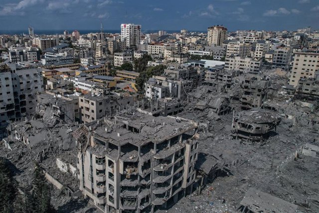 Vista aérea de la destrucción causada por los bombardeos del Ejército de Israel contra la Franja de Gaza