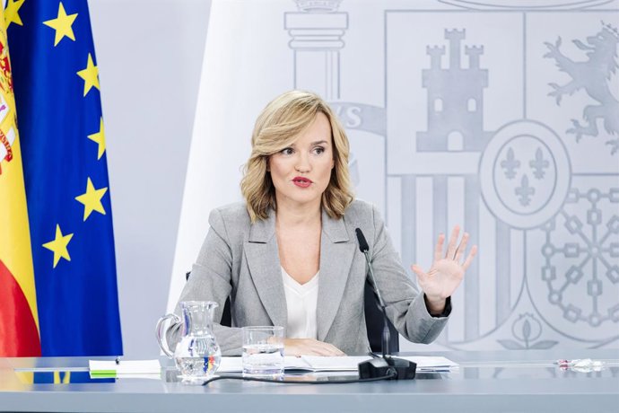La ministra de Educación y Formación Profesional en funciones, Pilar Alegría, durante una rueda de prensa posterior a la reunión del Consejo de Ministros, en el Palacio de la Moncloa, a 7 de noviembre de 2023, en Madrid (España). 