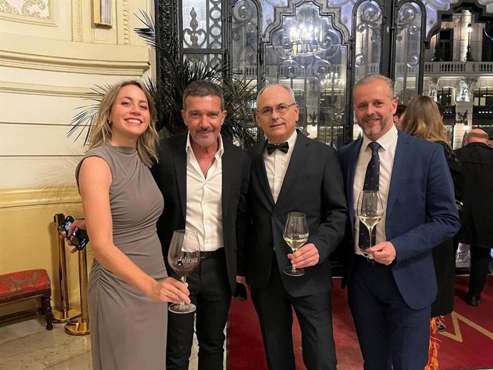 Éxito y glamur en el brindis de Rioja con los Hombres del Año 2023