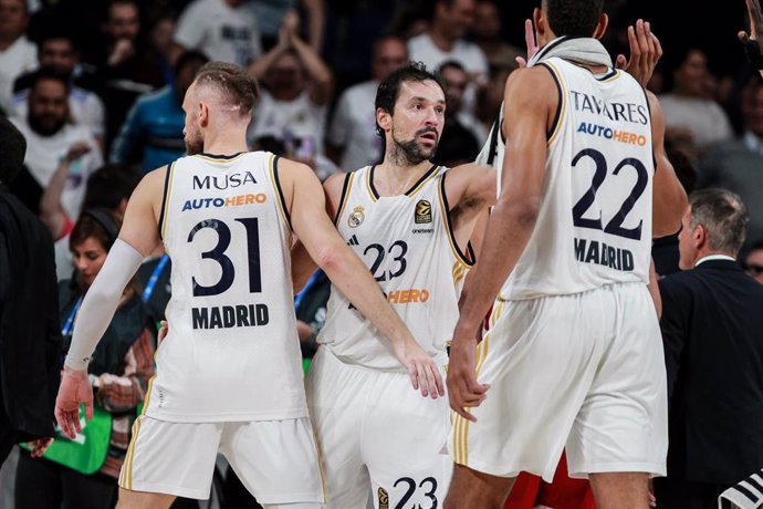 Sergio Llull celebra un punto durante el Real Madrid-EA7 Emporio Armani Milan de la Euroliga 2023-2024 en el Wizink Center.