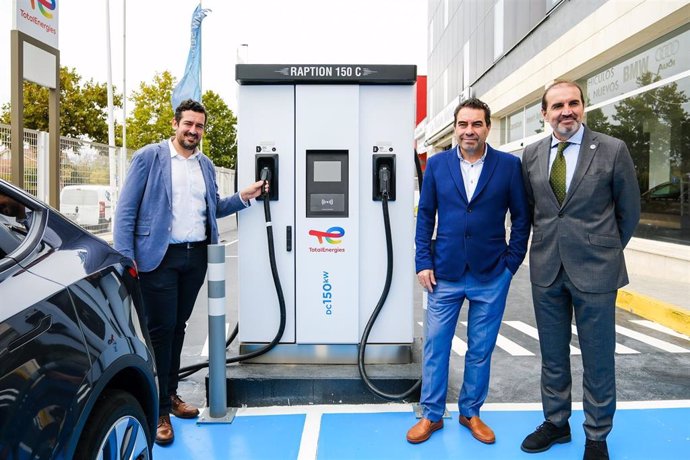 TotalEnergies firma un acuerdo con Fagenauto para ofrecer a los talleres y servicios oficiales asociados sus servicios multienergías