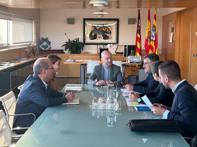 El conseller de Agricultura, Pesca y Medio Natural, Joan Simonet, y el presidente del Consell Insular de Menorca, Adolfo Vilafranca.