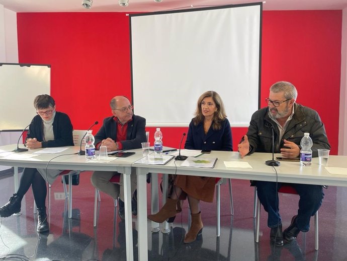 La delegada de Salud y Consumo de Junta de Andalucía, María Jesús Botella, en el taller de impulso de la acción local en salud de Doña Mencía.