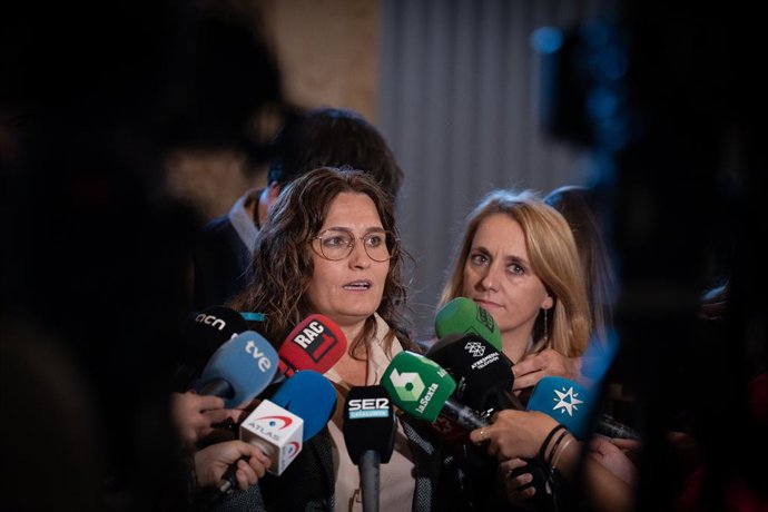 La consellera de Presidncia, Laura Vilagr, i la consellera d'Economia i Hisenda, Natlia Mas