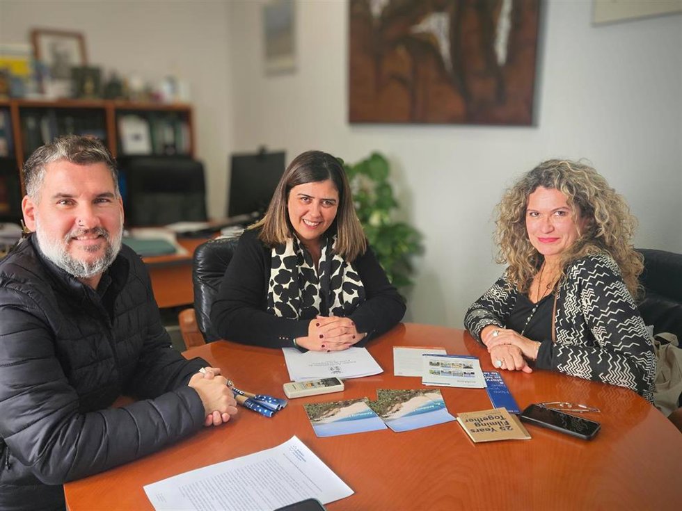Firma del acuerdo para que Conil forme parte de Andalucía Film Commission.