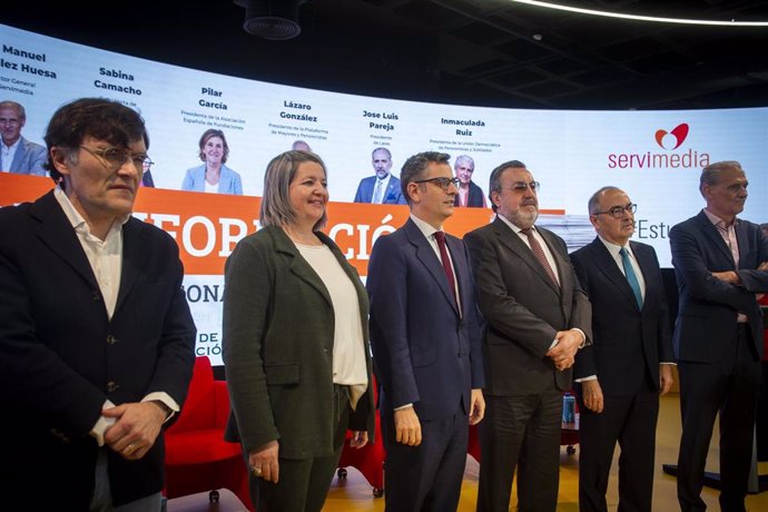 Participantes del acto 'Bulos y desinformación. Cómo afecta a las personas mayores', organizado por la ONCE y Servimedia, en la sede de Por Talento Digital de Fundación ONCE, a 8 de noviembre de 2023, en Madrid (España). 