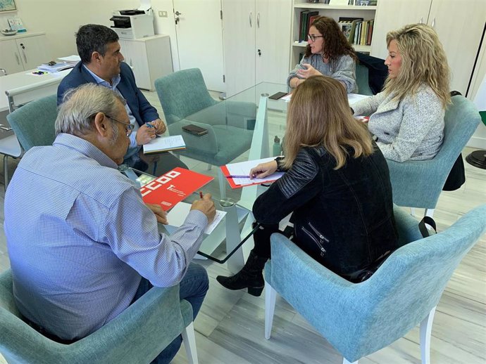 Reunión entre representantes de CCOO con el delegado de la Junta en Huelva, José Manuel Correa.