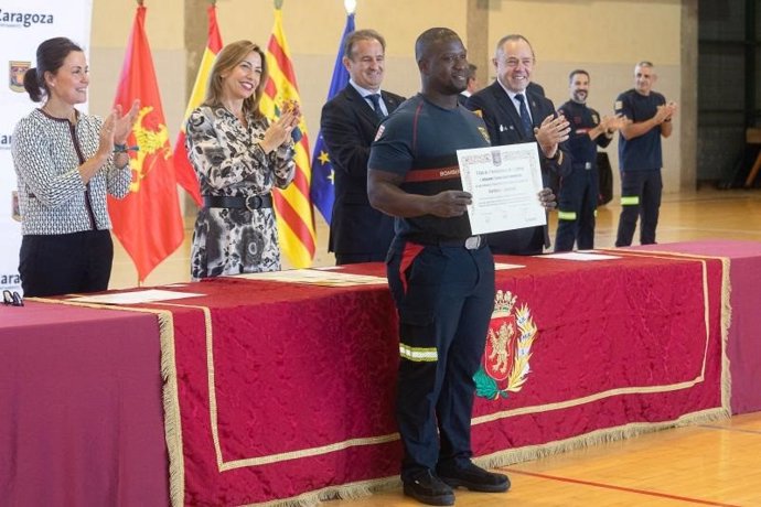 La alcaldesa agradece a la nueva promoción de Bomberos su "compromiso" con la ciudad