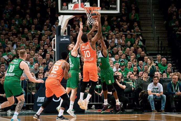 Damien Inglis, durante un partido con el Valencia Basket frente al Zalgiris Kaunas.