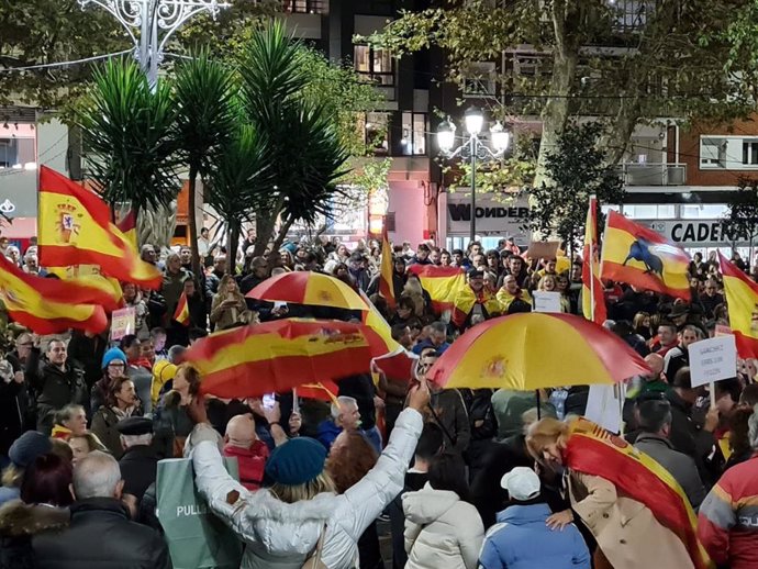 Manifestantes contra la amnistía en Santander