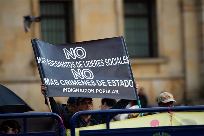 Archivo - Protesta en Bogotá por el asesinato de líderes campesinos y defensores de los DDHH en Colombia.